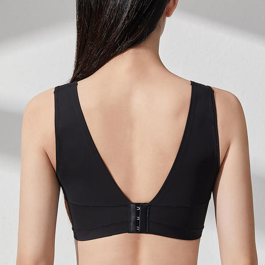 QC-CX23075A   精致U领+网纱设计轻薄无痕轻遮副乳超薄半圆压膜光面背心无钢圈文胸（单件） 商品图3