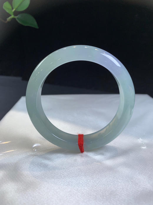 612502，56.冰紫正圈手镯，冰底整圈带晴底色，飘一截紫，整条冰冰润润 商品图4