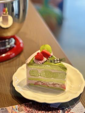 抹茶芭乐可丽卷·切块蛋糕