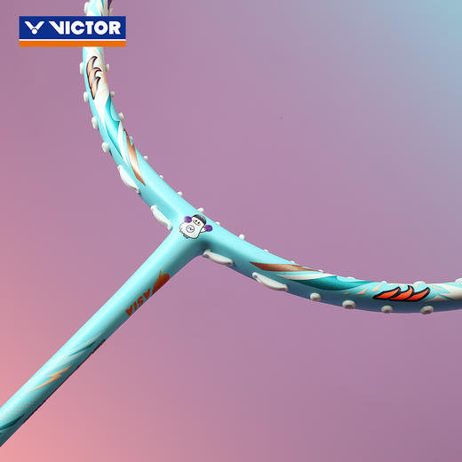 威克多VICTOR新款羽毛球拍龙牙之刃缪斯超轻碳纤维粉母龙牙TK-RYUGA MUSE【亚锦赛纪念款】 商品图3