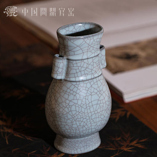 问鼎官窑贯耳瓶（小） 商品图3