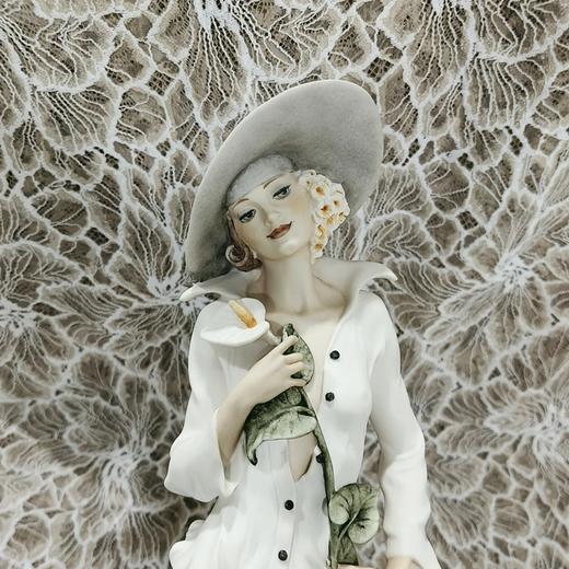 来自西瓷艺术品业界头部品牌意大利卡波迪蒙特的大款女士瓷偶 商品图5