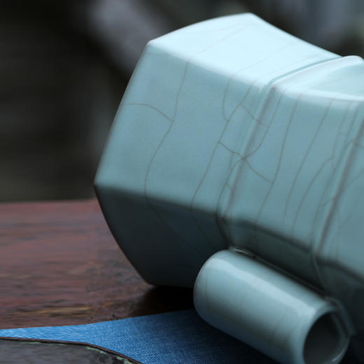 问鼎官窑大国工匠监制六方贯耳瓶 商品图1