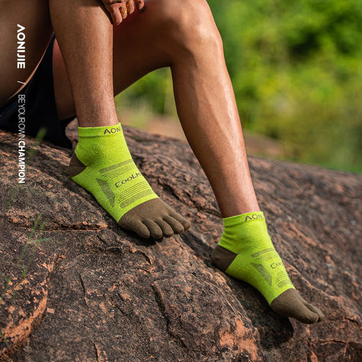 奥尼捷新款中筒运动五指袜透气耐磨防滑户外运动袜登山越野跑步骑行五指袜 混色3双装  E4838 商品图5