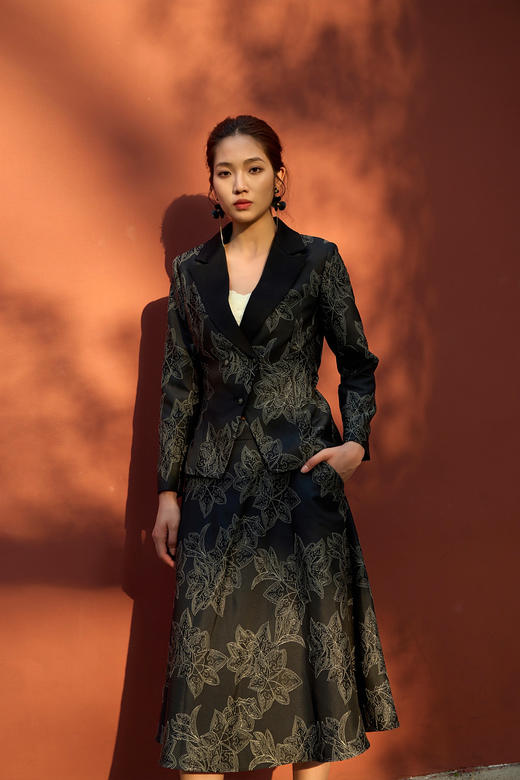 伯妮斯茵 | 高级感国风 莲鹤方壶元素提花套装裙 收腰西装 + 大摆半裙 职场宴会两用款  重工提花工艺面料半裙SZ1B09-漆黑《莲鹤方壶-饕餮纹》 商品图1
