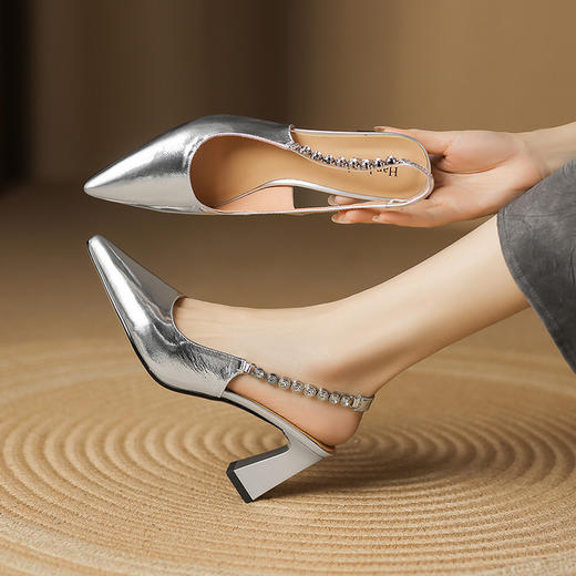 【预售5天】银色水钻后空高跟鞋春夏新款包头粗跟ins风绝美百搭女凉鞋LD&7318 商品图0