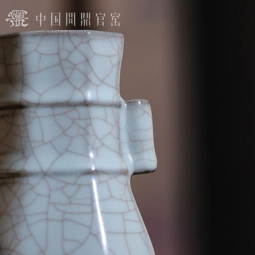 问鼎官窑八方贯耳瓶（小） 商品图4