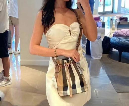 BBR巴宝莉抽绳水桶包！b家粗麻经典帆布格纹水桶包（EJ） 商品图3