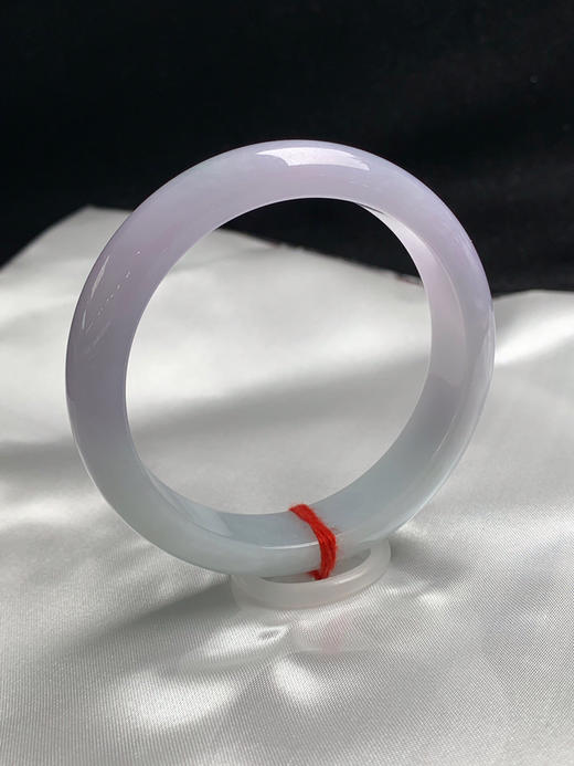 612504，58.6圈口，糯化飘紫正圈平安镯，淡春彩色系，半山半水色，底子细润 商品图1