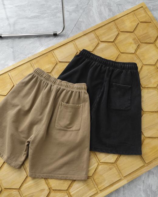 点此购买 巴黎世家夏季男女款做旧水磨蜡染硅胶印花松紧中腰直筒宽松休闲短裤 LL 312681 商品图2