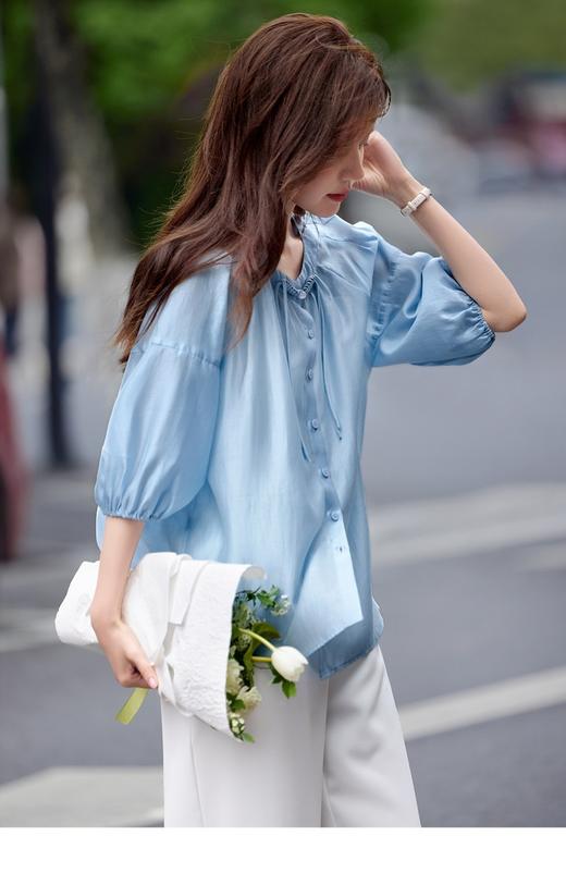 【下单后7天发货】LONGNVFAIR 华菲中式蓝色莱赛尔防晒外套 国风天空蓝盘扣天丝衬衣 商品图2