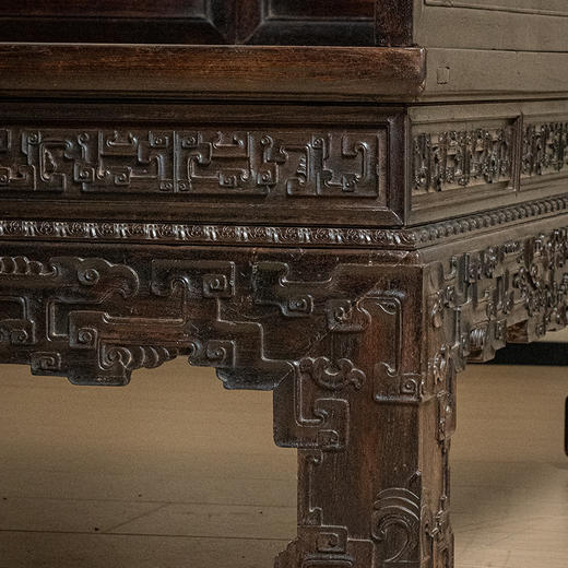 清乾隆 紫檀夔龙纹五屏风式罗汉床 商品图4