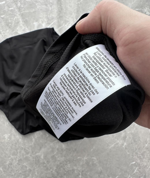 全新正品asics亚瑟士弹力速干透气运动健身多功能短袖t恤
25年新款 面料真的很好穿很好穿
黑色 幽雾绿 藏青色
尺码M-2XL 商品图7