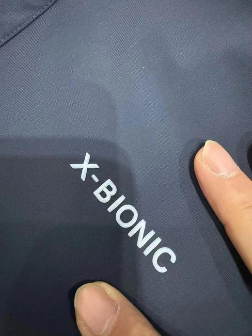 原单正品 X - bionic 商务速干polo 短袖 

S M L XL XXL 黑白蓝三色 

意大利进口材质 弹力舒适耐用 

暗影轻量系列 硅胶logo 瑞士经典袖标 商品图3
