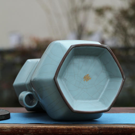 问鼎官窑大国工匠监制六方贯耳瓶 商品图4