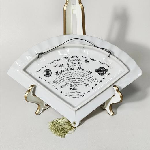 1998年布拉德福德交易所限量发行，丽娜刘扇形鎏金花卉挂盘，绽放之美系列 商品图4