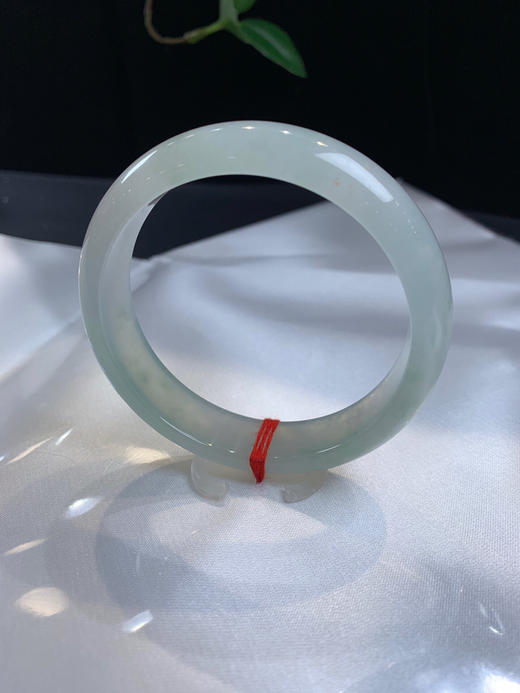 612501，56.5冰底手镯，一大截种水超级棒，起荧光了，下面一截稍弱一些， 清新冰透 商品图3