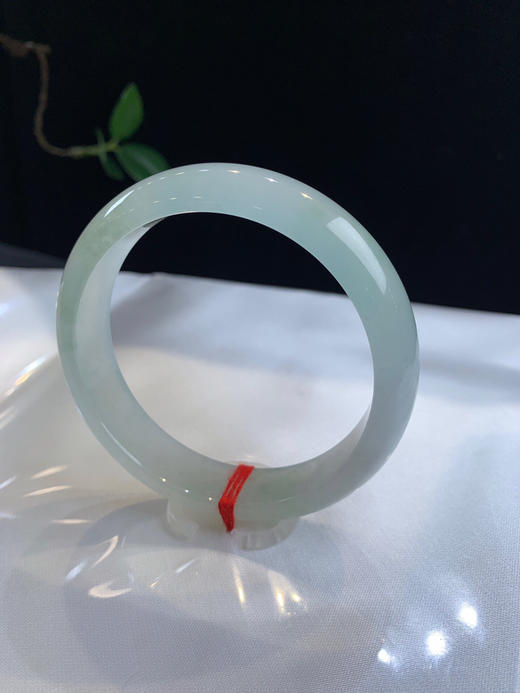 612501，56.5冰底手镯，一大截种水超级棒，起荧光了，下面一截稍弱一些， 清新冰透 商品图2