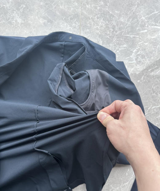 全新正品优衣库UNIQLO剪标速干弹力空气感春夏款男士西装西服, 主标洗标全剪 就1个藏青色
尺码S-XL
存放原因需自己熨烫 商品图7