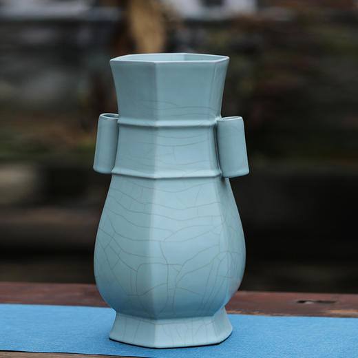 问鼎官窑大国工匠监制六方贯耳瓶 商品图3