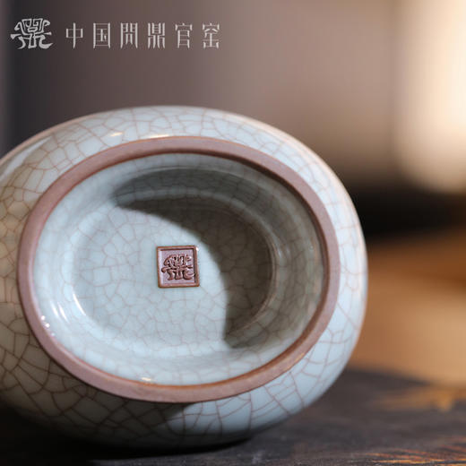 问鼎官窑贯耳瓶（小） 商品图4