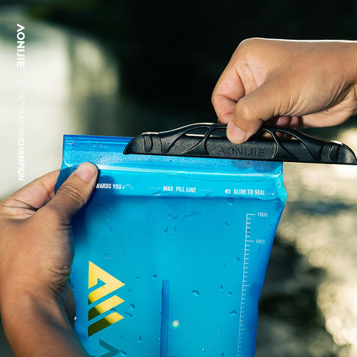 AONIJIE/奥尼捷户外饮水袋水囊1.5L 2L 3L越野骑行登山补水袋TPU材质 不含BPA 商品图1