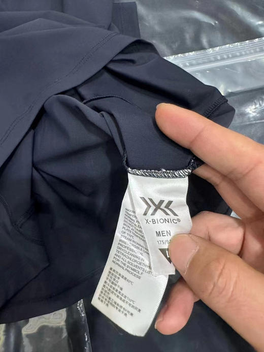 原单正品 X - bionic 商务速干polo 短袖 

S M L XL XXL 黑白蓝三色 

意大利进口材质 弹力舒适耐用 

暗影轻量系列 硅胶logo 瑞士经典袖标 商品图7
