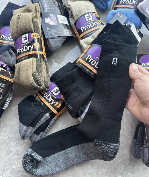 全新正品Footjoy golf高尔夫天花板级男士毛巾底速干长桶袜
 （2卡4双颜色随机发 深色多）
都带卡纸原包装代购品相 均码适合 39-45
特价💰49 两卡四双 商品图5