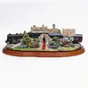 Lilliput Lane2001年限量为庆祝女王金禧制作的桑德林汉姆皇家火车站台 商品缩略图1