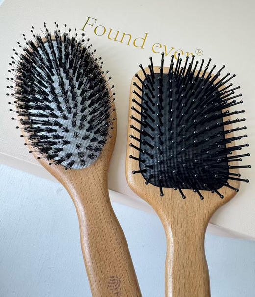 正品Foundever梳子套装，德国进口榉木！
柜子399+一套！猪鬃毛+气囊气垫梳套装！
爆款（一盒2个梳子）爱的礼物🎁 商品图1