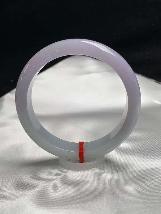 612504，58.6圈口，糯化飘紫正圈平安镯，淡春彩色系，半山半水色，底子细润 商品图0