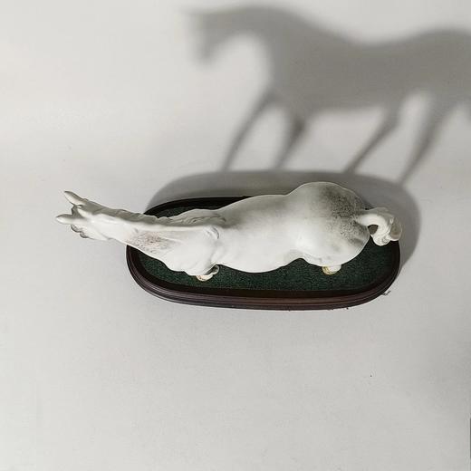 英国皇家道尔顿马摆件，底台侧边刻标Desert Orchid 商品图4