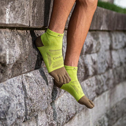 奥尼捷新款中筒运动五指袜透气耐磨防滑户外运动袜登山越野跑步骑行五指袜 混色3双装  E4838 商品图1