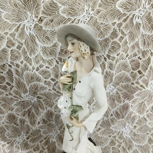 来自西瓷艺术品业界头部品牌意大利卡波迪蒙特的大款女士瓷偶 商品图4