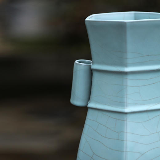 问鼎官窑大国工匠监制六方贯耳瓶 商品图2