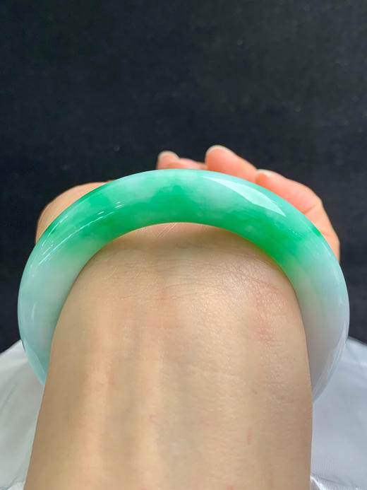 612507，55.2圈口，飘绿圆条手镯，白底飘阳绿，色浓底子细腻 商品图4