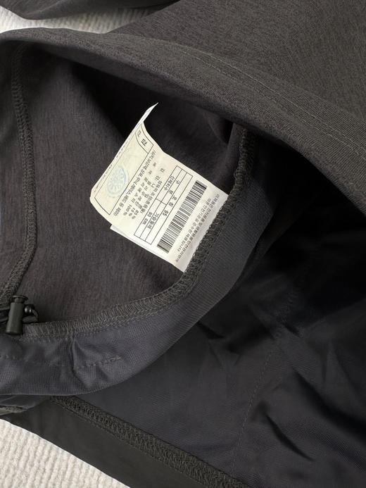 独家出韩国订单 韩国官网在售1714元！春夏款！科隆Kolon sport 户外半拉链戴帽长袖！！
韩国官网在售1714元！男女同款
尺码 95 100 105 110 115 商品图12