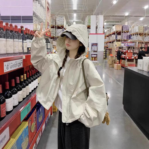 【YW】无忧购韩系百搭休闲户外出游放松运动冲锋衣外套（截单后7天发货) 商品图0