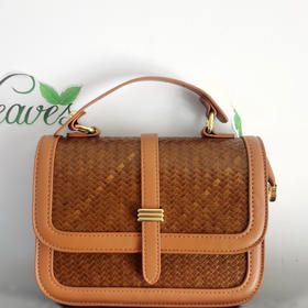 二层单肩大漆竹篾包