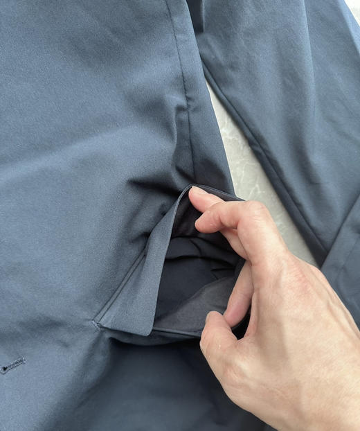 全新正品优衣库UNIQLO剪标速干弹力空气感春夏款男士西装西服, 主标洗标全剪 就1个藏青色
尺码S-XL
存放原因需自己熨烫 商品图3