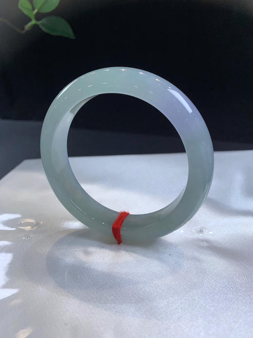 612502，56.冰紫正圈手镯，冰底整圈带晴底色，飘一截紫，整条冰冰润润 商品图3