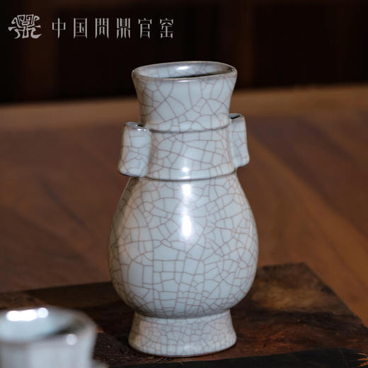 问鼎官窑贯耳瓶（小） 商品图2