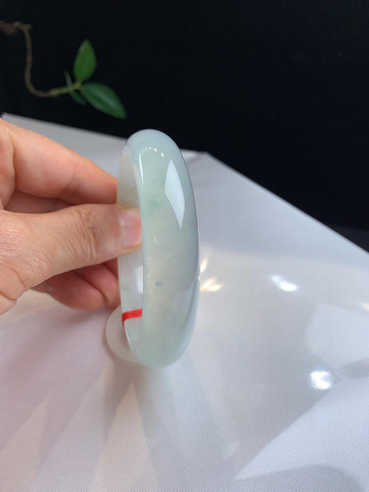 612501，56.5冰底手镯，一大截种水超级棒，起荧光了，下面一截稍弱一些， 清新冰透 商品图1