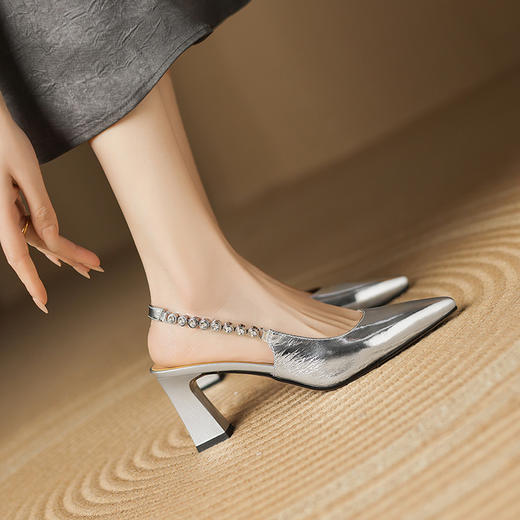 【预售5天】银色水钻后空高跟鞋春夏新款包头粗跟ins风绝美百搭女凉鞋LD&7318 商品图4