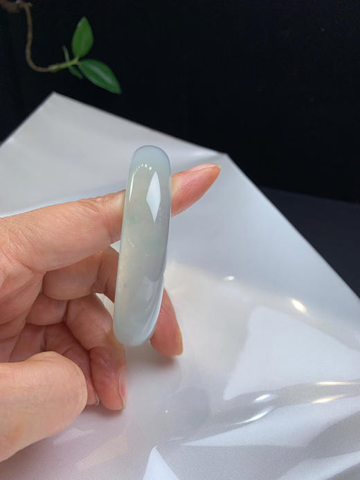 612501，56.5冰底手镯，一大截种水超级棒，起荧光了，下面一截稍弱一些， 清新冰透 商品图4