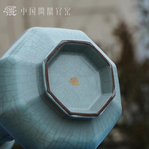 问鼎官窑大国工匠监制八棱瓶 商品图3