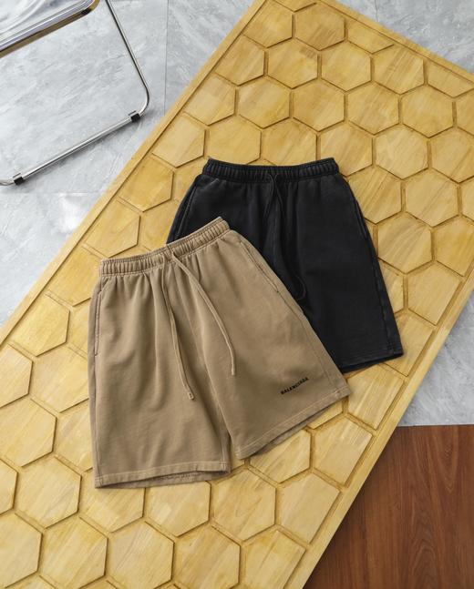 点此购买 巴黎世家夏季男女款做旧水磨蜡染硅胶印花松紧中腰直筒宽松休闲短裤 LL 312681 商品图0