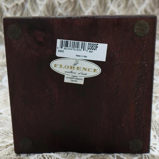 来自西瓷艺术品业界头部品牌意大利卡波迪蒙特的大款女士瓷偶 商品图7