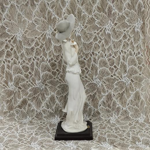 来自西瓷艺术品业界头部品牌意大利卡波迪蒙特的大款女士瓷偶 商品图1