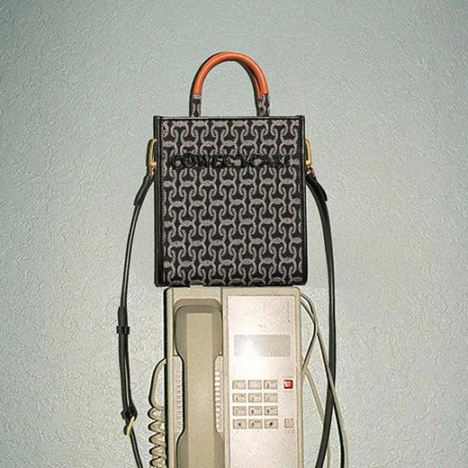 CowecYcaki 【赠手机链】2025新款竖版立体提花刺绣托特包手拎包斜跨琴谱小包 商品图3